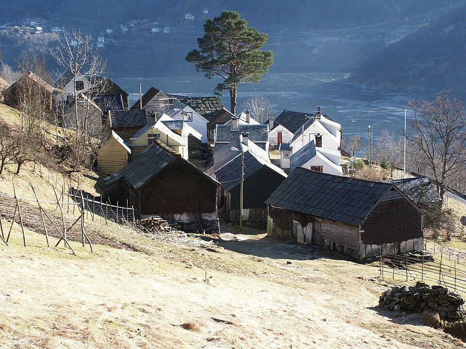 Havråtunet - Frode Inge Helland - CC SA 3.0 https://commons.wikimedia.org/wiki/File:Havre01.jpg